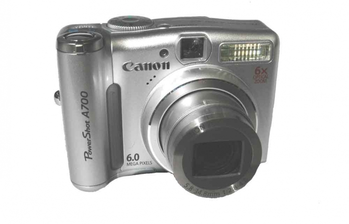 Canon A700
